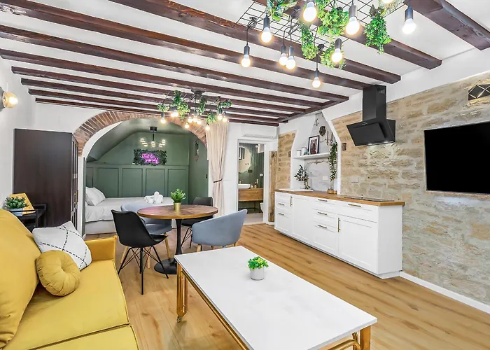 La Bestia Deluxe Studio Apartment