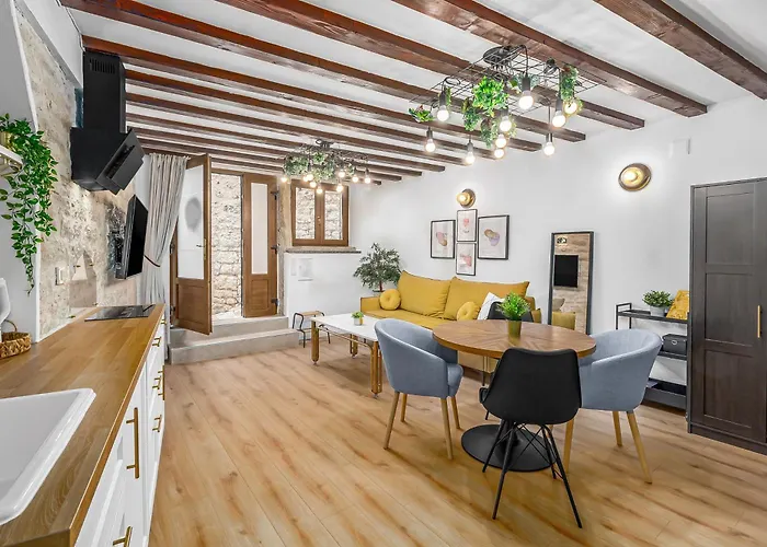 La Bestia Deluxe Studio Apartment